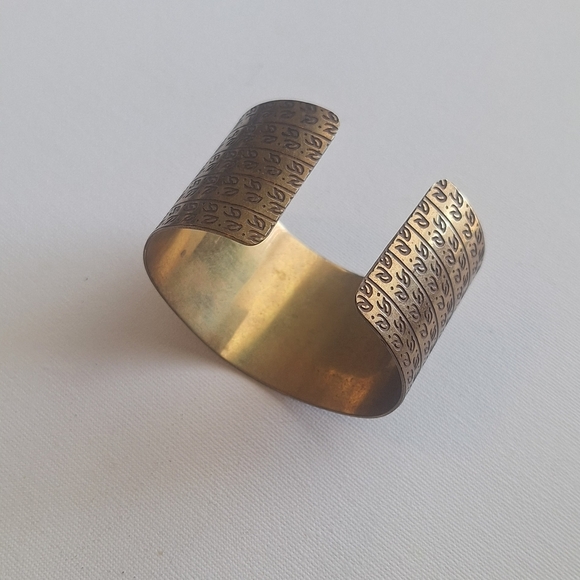 Stylish Brasd Engraved Cuff Bracelet - Picture 5 of 6